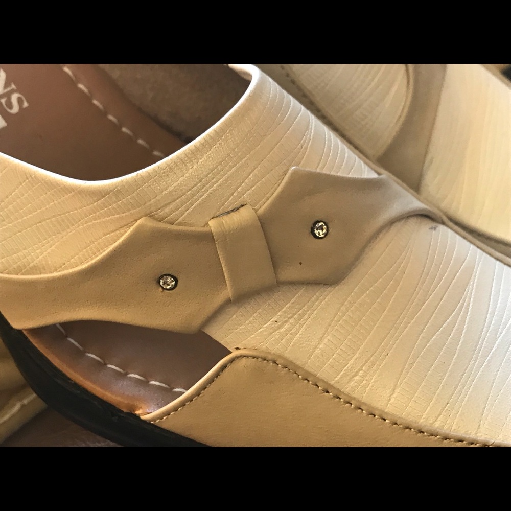 Shoes - Picture 4 of 6
